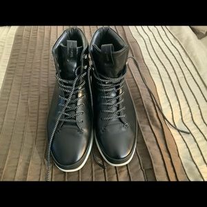 Wolf & Shepherd Crossover City Hiker